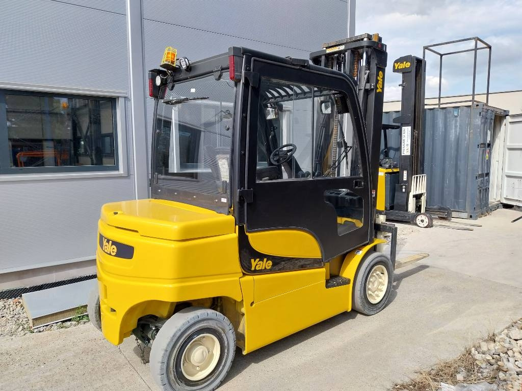 Yale ERP 45 VM - Chariot élévateur électrique: photos 1 Yale ERP 45 VM - Chariot élévateur électrique: photos 1