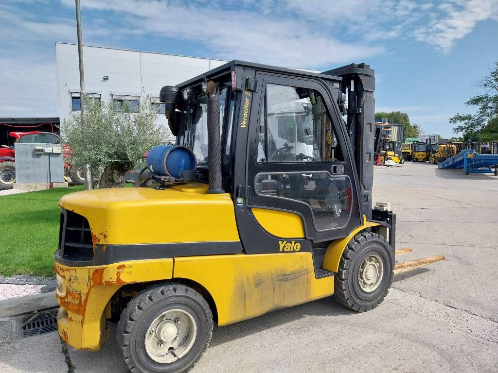 Chariot élévateur à gaz Yale GLP 55 VX: photos 1