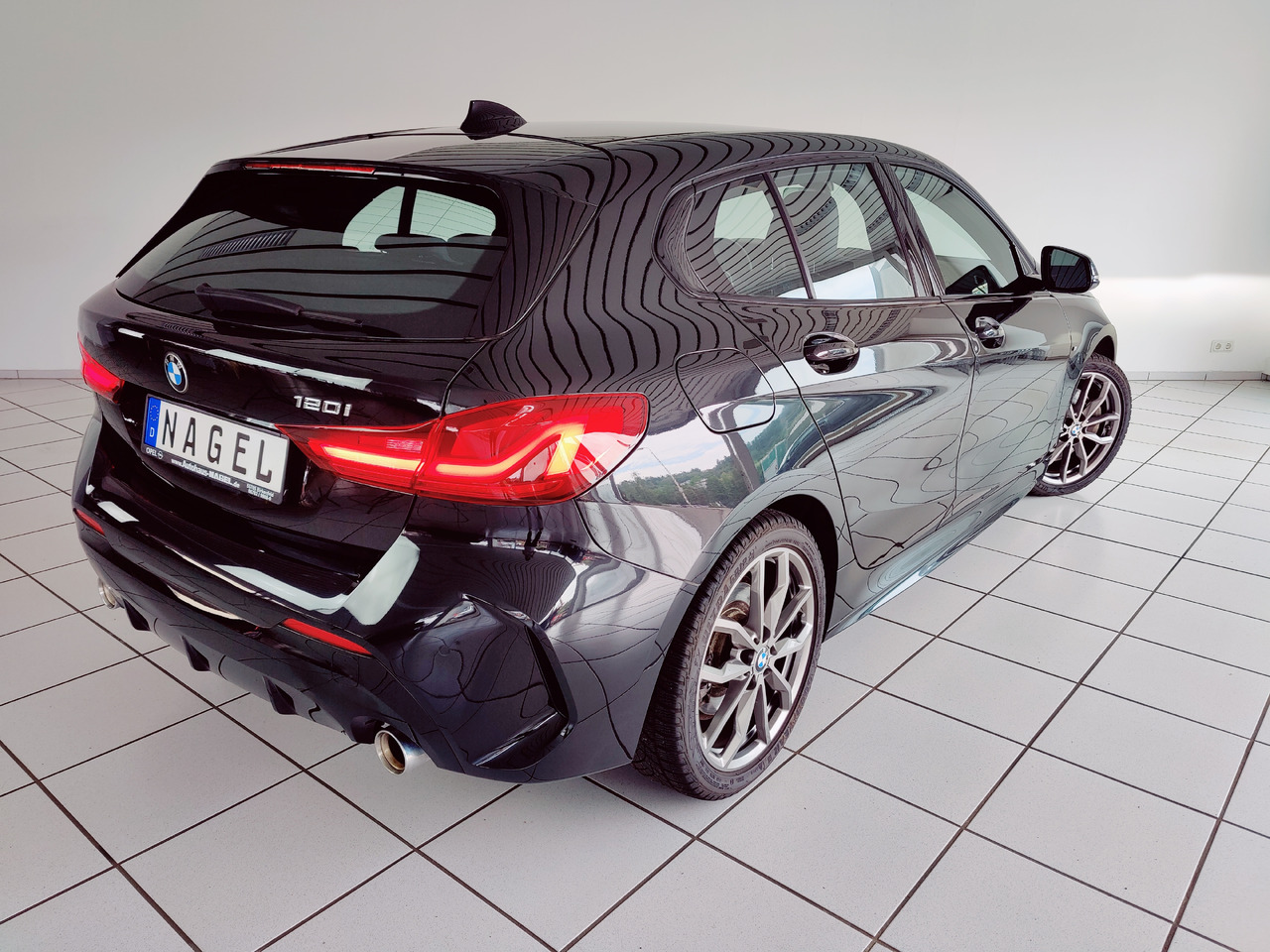 BMW 120 i M Sport RTTI LiveCockpit Head-up Navi - Berline: photos 5 BMW 120 i M Sport RTTI LiveCockpit Head-up Navi - Berline: photos 5