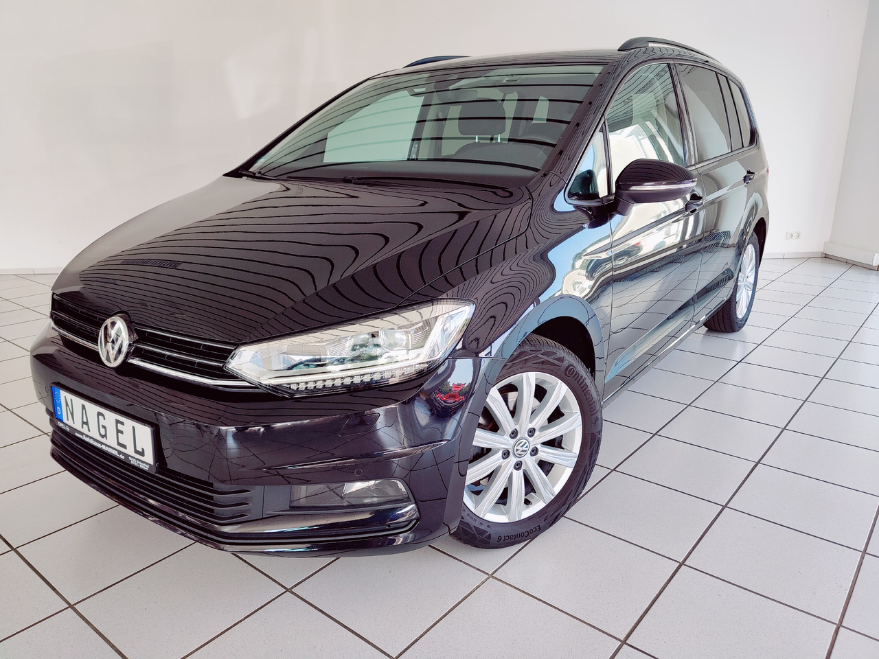 Volkswagen Touran Highline BMT/Start-Stopp Navi Licht RüKam - Voiture: photos 1 Volkswagen Touran Highline BMT/Start-Stopp Navi Licht RüKam - Voiture: photos 1