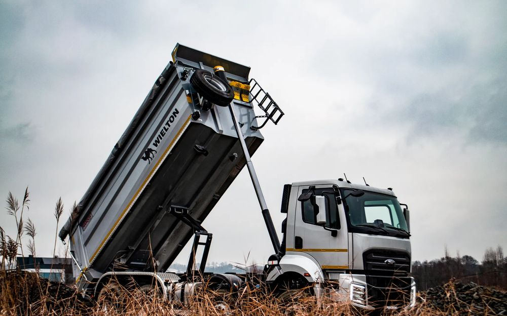 Ford Ford FORD F-LINE 4145 8x4 Wywrotka Wielton Tylnosypowa - Camion benne: photos 2 Ford Ford FORD F-LINE 4145 8x4 Wywrotka Wielton Tylnosypowa - Camion benne: photos 2