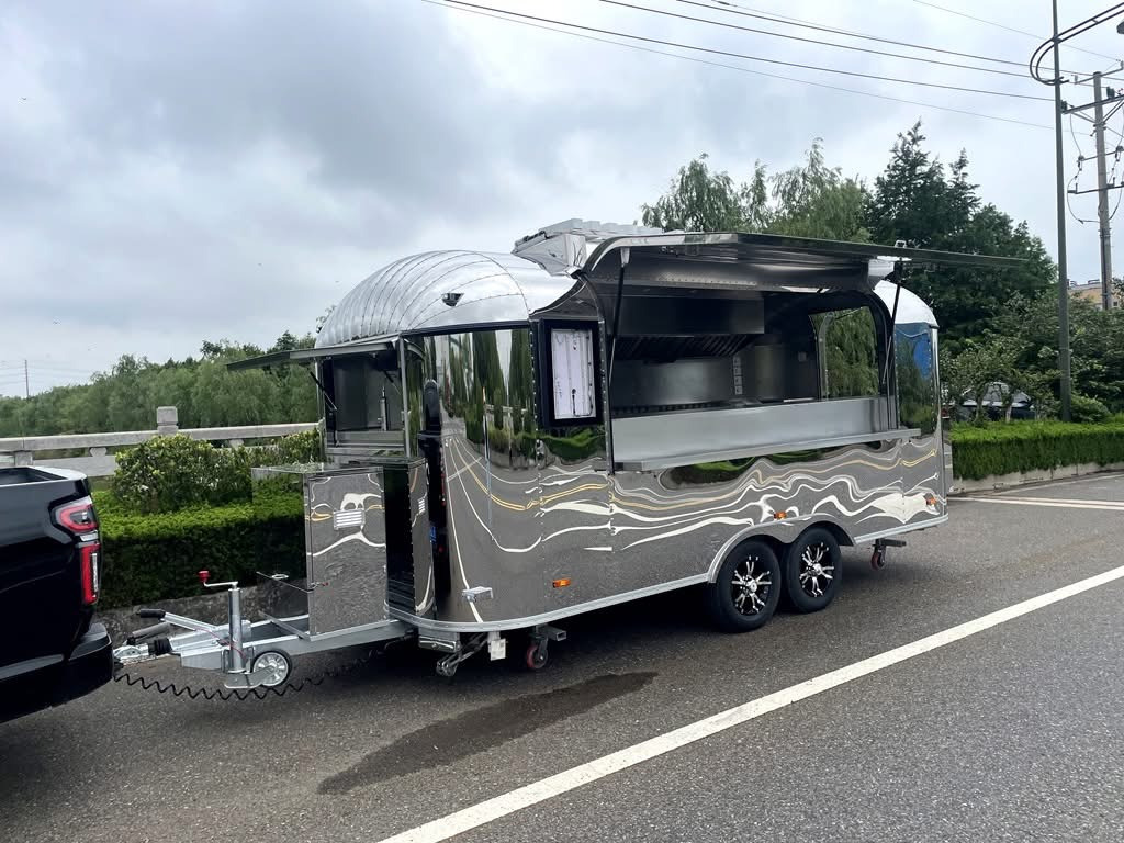EU Standard air Stream Food Trailer Fully Equipped Food Truck Gas Food Cart Food 03 - Remorque magasin: photos 2 EU Standard air Stream Food Trailer Fully Equipped Food Truck Gas Food Cart Food 03 - Remorque magasin: photos 2