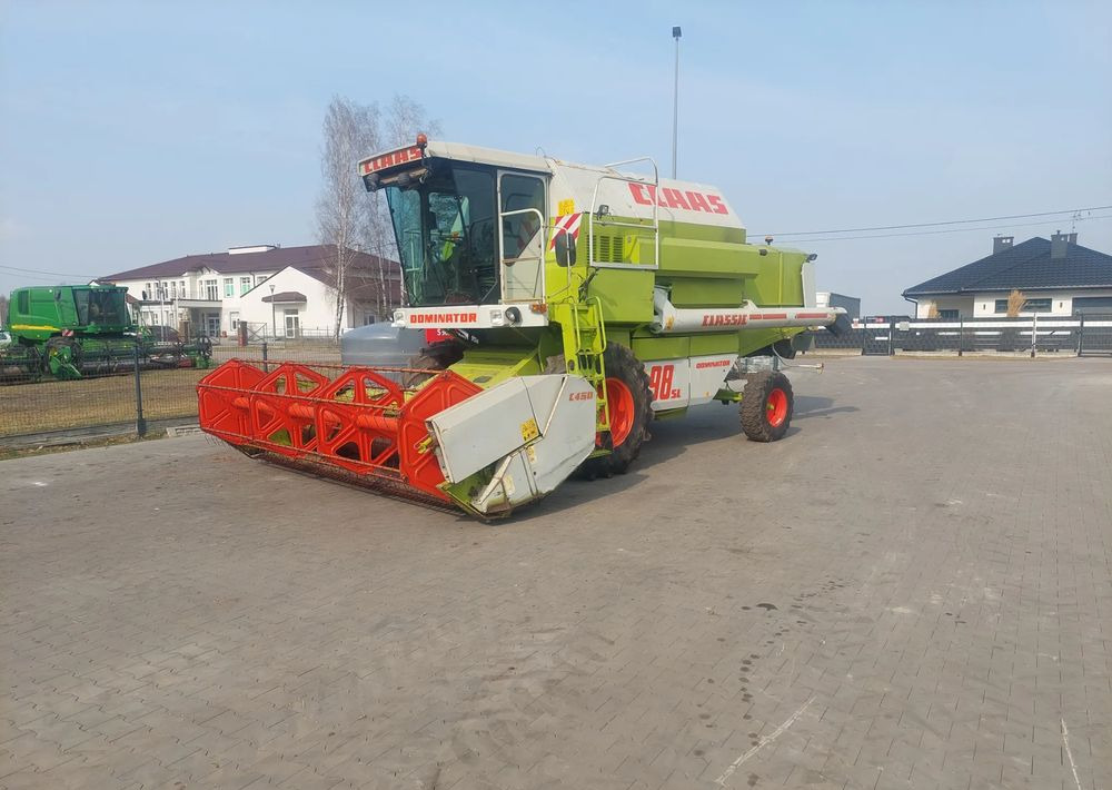 Claas Dominator 98SL - Moissonneuse-batteuse: photos 2 Claas Dominator 98SL - Moissonneuse-batteuse: photos 2