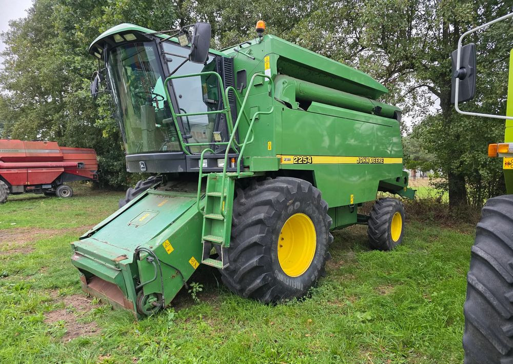 John Deere 2254 - Moissonneuse-batteuse: photos 2 John Deere 2254 - Moissonneuse-batteuse: photos 2