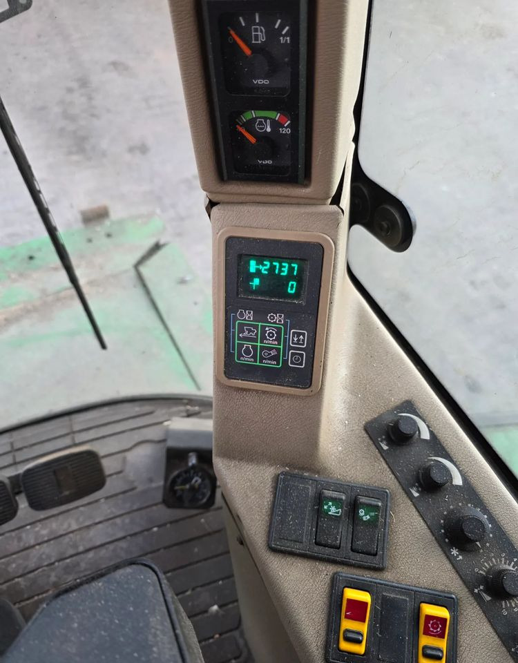 John Deere 5054 - Moissonneuse-batteuse: photos 5 John Deere 5054 - Moissonneuse-batteuse: photos 5