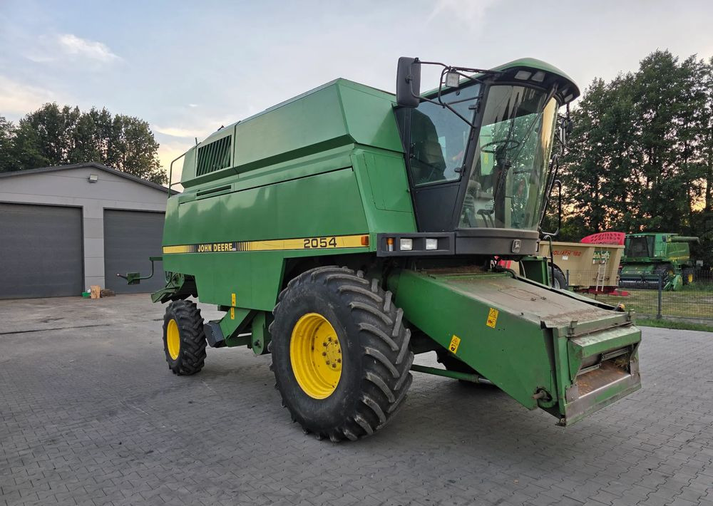 John Deere 5054 - Moissonneuse-batteuse: photos 2 John Deere 5054 - Moissonneuse-batteuse: photos 2