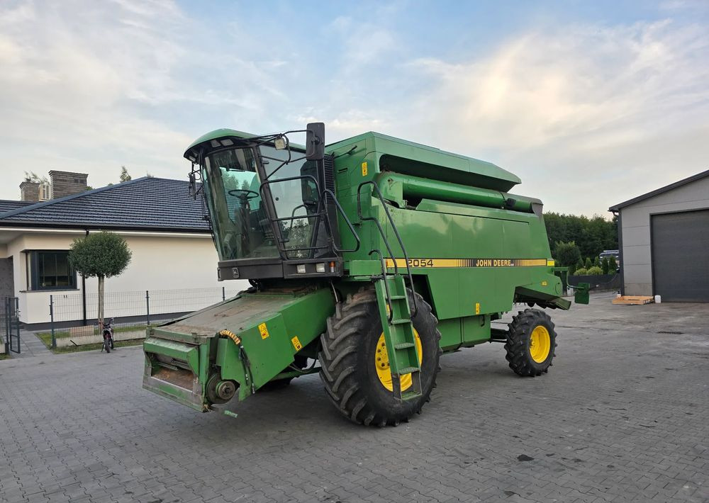 John Deere 5054 - Moissonneuse-batteuse: photos 1 John Deere 5054 - Moissonneuse-batteuse: photos 1