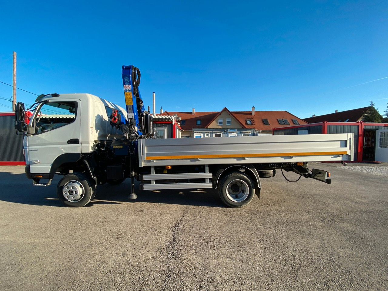 Mitsubishi FUSO CANTER 6C18 4WD PRITSCHE+PM 6522P KRAN - Utilitaire plateau: photos 3 Mitsubishi FUSO CANTER 6C18 4WD PRITSCHE+PM 6522P KRAN - Utilitaire plateau: photos 3