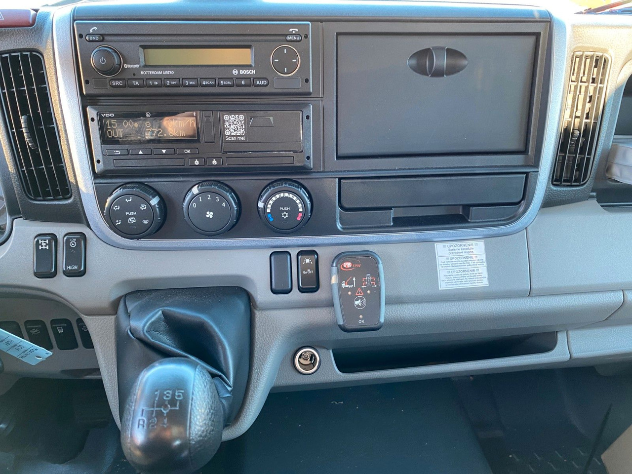 Mitsubishi FUSO CANTER 6C18 4WD PRITSCHE+PM 6522P KRAN - Utilitaire plateau: photos 5 Mitsubishi FUSO CANTER 6C18 4WD PRITSCHE+PM 6522P KRAN - Utilitaire plateau: photos 5