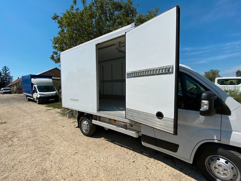 Photo d'intérieur 1: Utilitaire frigorifique neuf Peugeot Boxer L2 Heavy Kühlkoffer Peugeot Boxer L2 Heavy Kühlkoffer Photo d'intérieur 1: Utilitaire frigorifique neuf Peugeot Boxer L2 Heavy Kühlkoffer Peugeot Boxer L2 Heavy Kühlkoffer