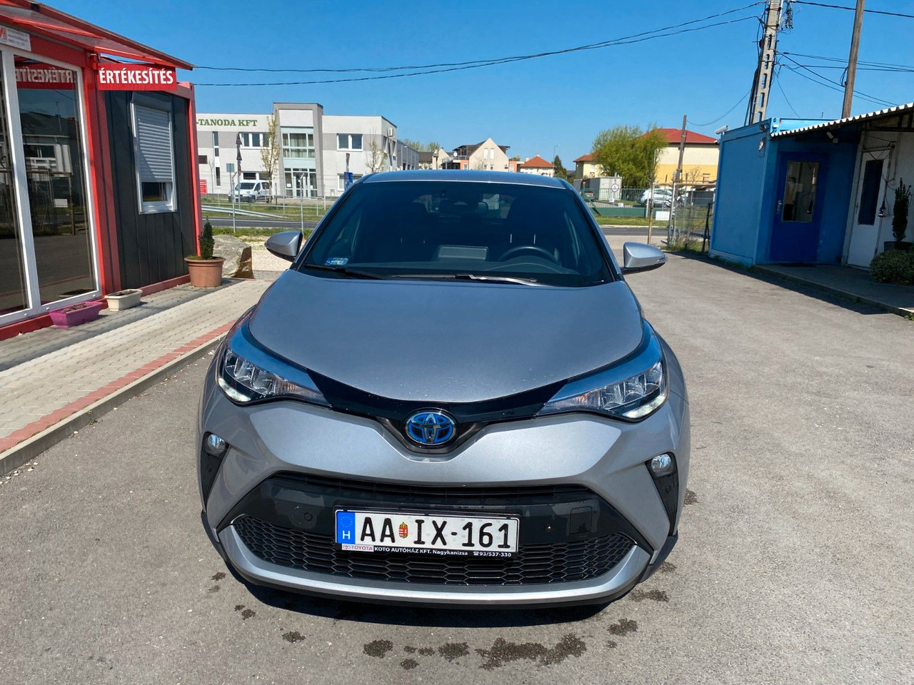Toyota C-HR 1.8-l-VVTi Hybrid Flow - SUV: photos 1 Toyota C-HR 1.8-l-VVTi Hybrid Flow - SUV: photos 1