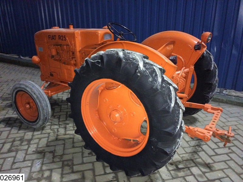 Fiat R25 2WD - Tracteur agricole: photos 3 Fiat R25 2WD - Tracteur agricole: photos 3