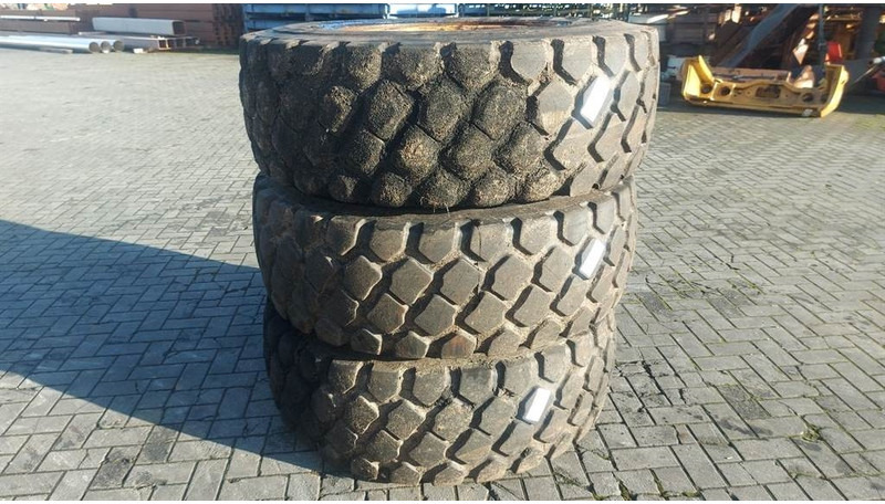 Case 521F-MTP 17.5R25-Tire/Reifen/Band - Pneus et jantes pour Engins de chantier: photos 1 Case 521F-MTP 17.5R25-Tire/Reifen/Band - Pneus et jantes pour Engins de chantier: photos 1