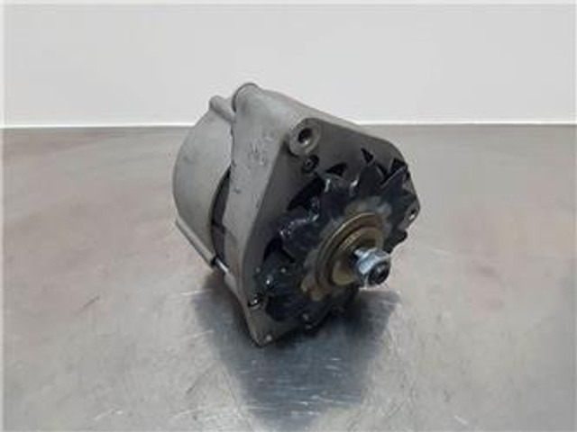 Deutz 28V 27A - Alternator/Lichtmaschine/Dynamo - Moteur pour Engins de chantier: photos 1 Deutz 28V 27A - Alternator/Lichtmaschine/Dynamo - Moteur pour Engins de chantier: photos 1