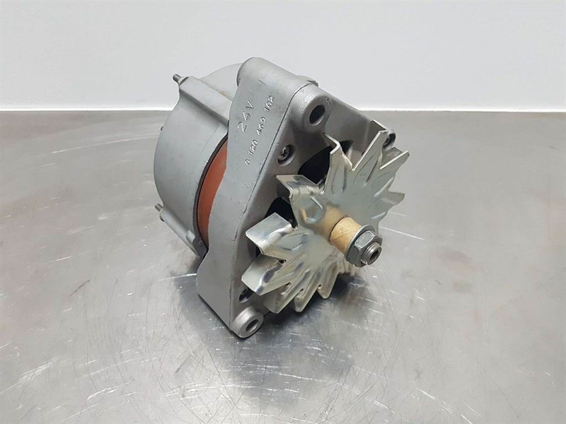 Deutz 913/1013-28V 55A-Alternator/Lichtmaschine/Dynamo - Moteur pour Engins de chantier: photos 1 Deutz 913/1013-28V 55A-Alternator/Lichtmaschine/Dynamo - Moteur pour Engins de chantier: photos 1
