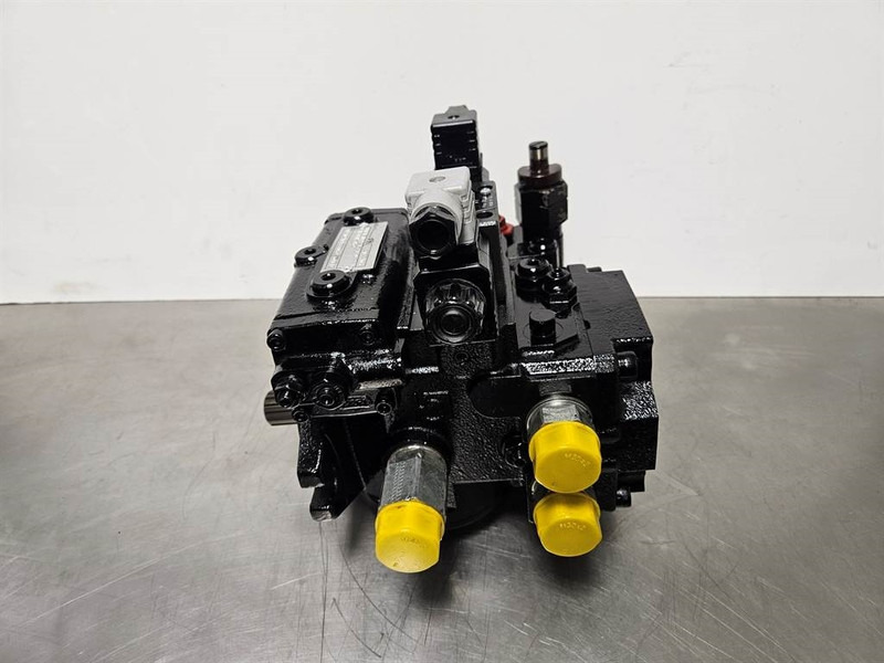 Giant 451T-Bondioli& Pavesi M4PV28-28-Drive pump/Rijpomp - Hydraulique pour Engins de chantier: photos 4 Giant 451T-Bondioli& Pavesi M4PV28-28-Drive pump/Rijpomp - Hydraulique pour Engins de chantier: photos 4