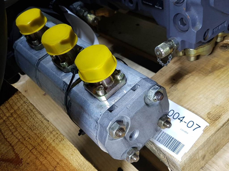 HALDEX WP09A3-1803052 - Vögele - 2079005 - Gearpump - Hydraulique pour Engins de chantier: photos 2 HALDEX WP09A3-1803052 - Vögele - 2079005 - Gearpump - Hydraulique pour Engins de chantier: photos 2