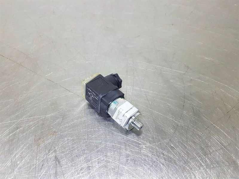 Hydac VMF 2 D.1 /-L24-301705-Clogging indicators - Système électrique pour Engins de chantier: photos 1 Hydac VMF 2 D.1 /-L24-301705-Clogging indicators - Système électrique pour Engins de chantier: photos 1