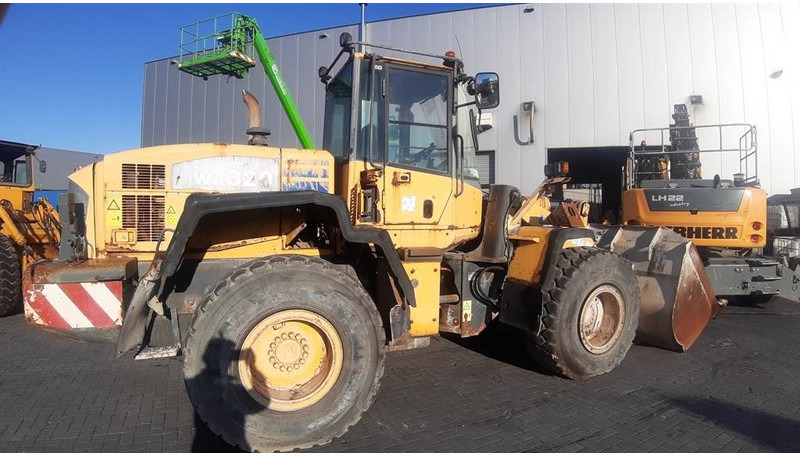 Komatsu WA 320 - 5H (For parts) - Chargeuse sur pneus: photos 3 Komatsu WA 320 - 5H (For parts) - Chargeuse sur pneus: photos 3