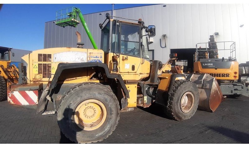 Komatsu WA 320 - 5H (For parts) - Chargeuse sur pneus: photos 3 Komatsu WA 320 - 5H (For parts) - Chargeuse sur pneus: photos 3
