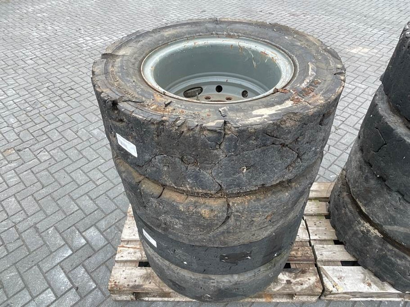 Liebherr 10.00-20 - Tire/Reifen/Band - Pneus et jantes pour Engins de chantier: photos 4 Liebherr 10.00-20 - Tire/Reifen/Band - Pneus et jantes pour Engins de chantier: photos 4