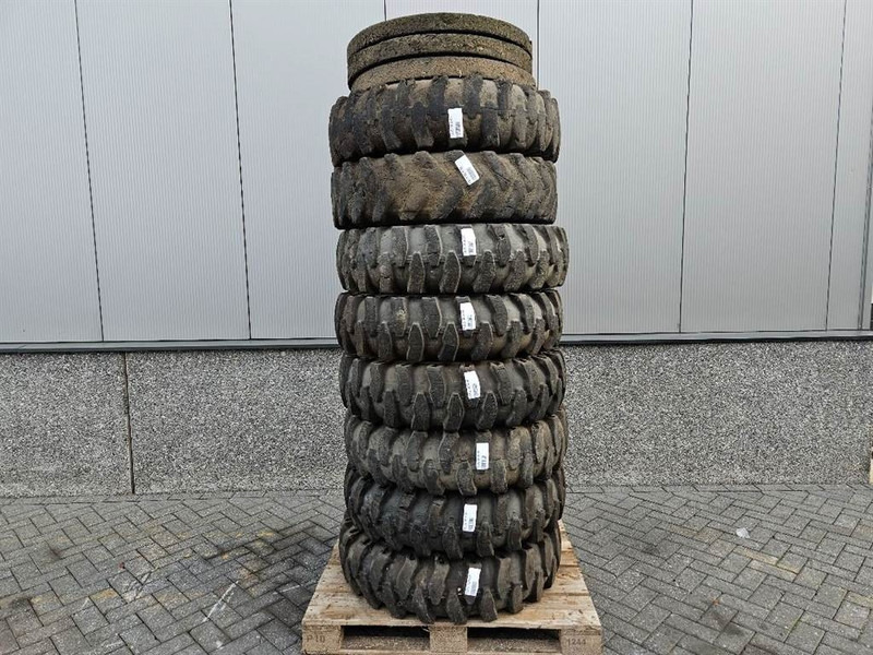 Liebherr A924B-Athletik 10.00-20-Tire/Reifen/Band - Pneus et jantes pour Engins de chantier: photos 1 Liebherr A924B-Athletik 10.00-20-Tire/Reifen/Band - Pneus et jantes pour Engins de chantier: photos 1