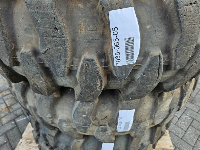 Liebherr A924B-Athletik 10.00-20-Tire/Reifen/Band - Pneus et jantes pour Engins de chantier: photos 3 Liebherr A924B-Athletik 10.00-20-Tire/Reifen/Band - Pneus et jantes pour Engins de chantier: photos 3