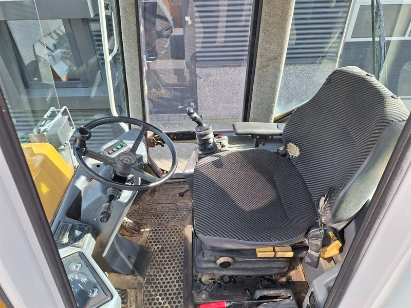 Chargeuse sur pneus Liebherr L522: photos 10