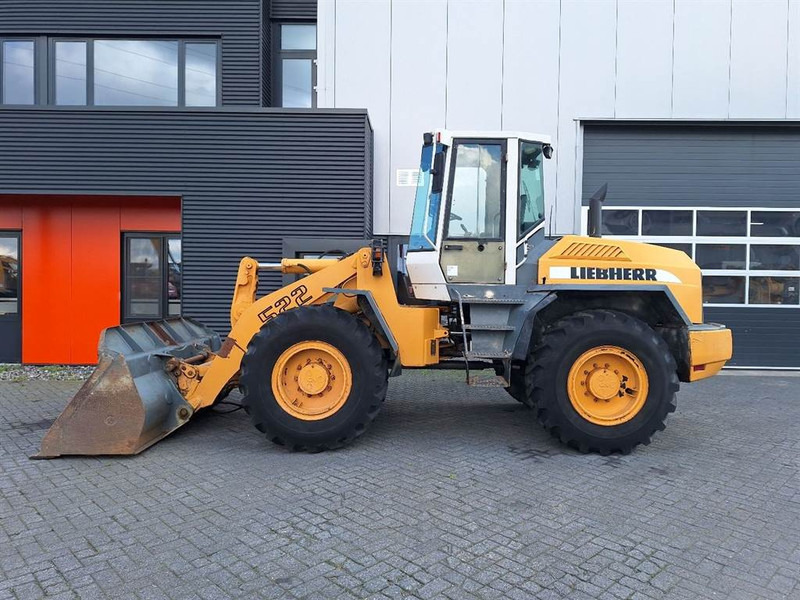 Liebherr L522 - Chargeuse sur pneus: photos 1 Liebherr L522 - Chargeuse sur pneus: photos 1