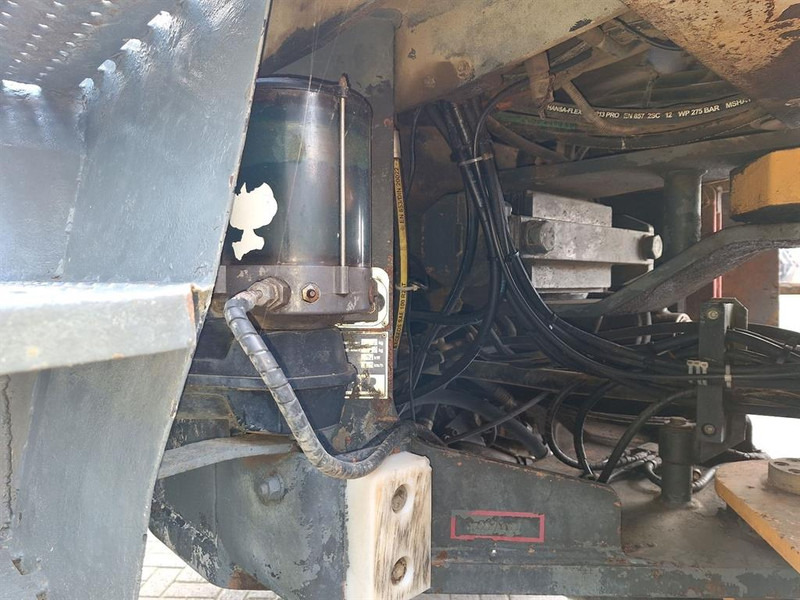 Chargeuse sur pneus Liebherr L522: photos 9
