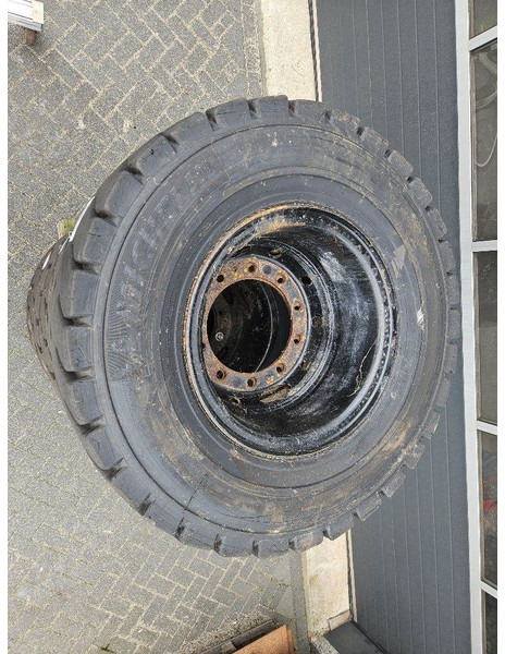 Liebherr LH24M-Michelin 11.00R20-Tyre/Reifen/Band - Pneus et jantes pour Engins de chantier: photos 4 Liebherr LH24M-Michelin 11.00R20-Tyre/Reifen/Band - Pneus et jantes pour Engins de chantier: photos 4