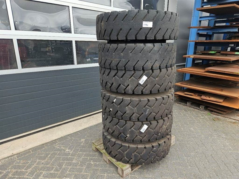 Liebherr LH24M-Michelin 11.00R20-Tyre/Reifen/Band - Pneus et jantes pour Engins de chantier: photos 3 Liebherr LH24M-Michelin 11.00R20-Tyre/Reifen/Band - Pneus et jantes pour Engins de chantier: photos 3