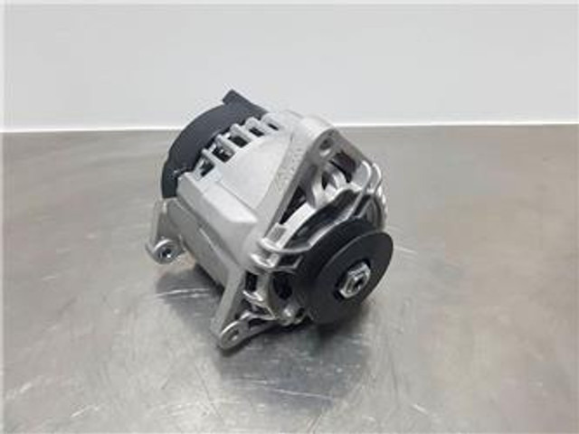 Manitou 12V 80A - Alternator/Lichtmaschine/Dynamo - Moteur pour Engins de chantier: photos 1 Manitou 12V 80A - Alternator/Lichtmaschine/Dynamo - Moteur pour Engins de chantier: photos 1
