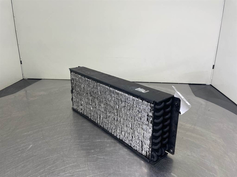 New Holland W110C-Denso 76082744-Airco condenser - Frame/ Châssis pour Engins de chantier: photos 2 New Holland W110C-Denso 76082744-Airco condenser - Frame/ Châssis pour Engins de chantier: photos 2