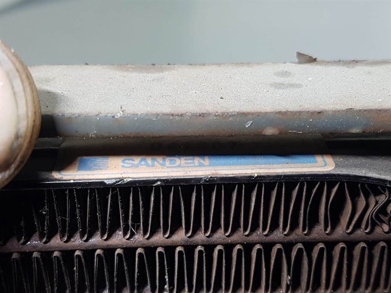 SANDEN MFC-2046AE-Airco condenser/Klimakondensator - Frame/ Châssis pour Engins de chantier: photos 4 SANDEN MFC-2046AE-Airco condenser/Klimakondensator - Frame/ Châssis pour Engins de chantier: photos 4