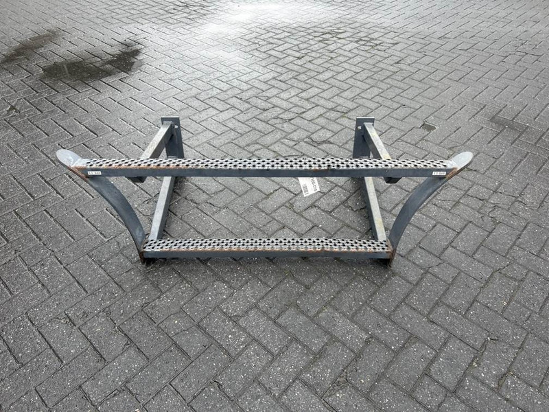 Terex TW150-6047945-Stair panel/Trittstufen/Traptreden - Frame/ Châssis pour Engins de chantier: photos 1 Terex TW150-6047945-Stair panel/Trittstufen/Traptreden - Frame/ Châssis pour Engins de chantier: photos 1