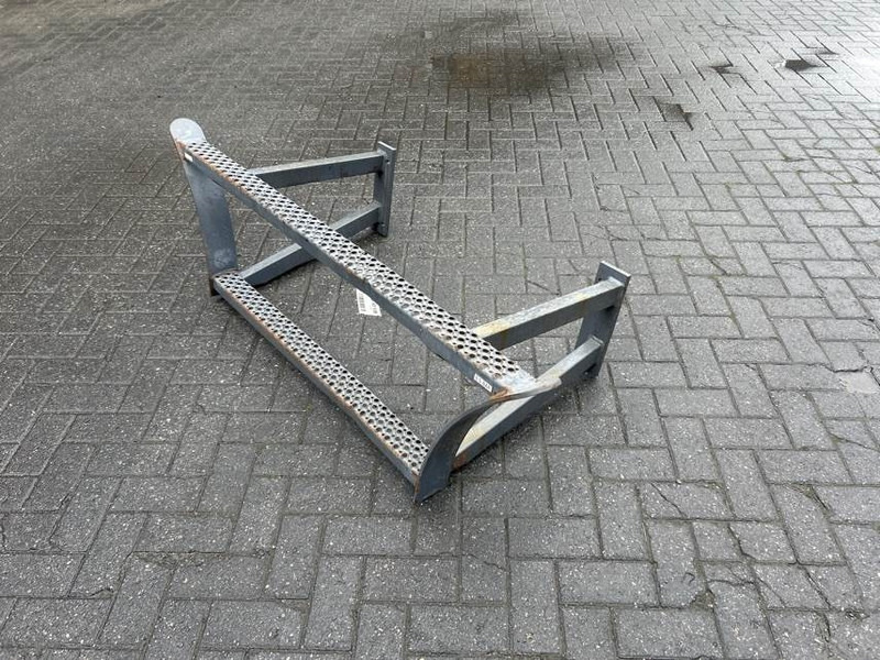 Terex TW150-6047945-Stair panel/Trittstufen/Traptreden - Frame/ Châssis pour Engins de chantier: photos 2 Terex TW150-6047945-Stair panel/Trittstufen/Traptreden - Frame/ Châssis pour Engins de chantier: photos 2