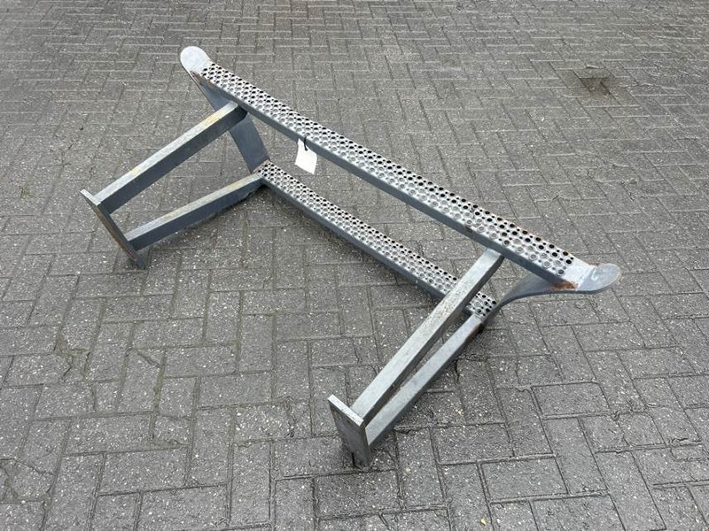 Terex TW150-6047945-Stair panel/Trittstufen/Traptreden - Frame/ Châssis pour Engins de chantier: photos 4 Terex TW150-6047945-Stair panel/Trittstufen/Traptreden - Frame/ Châssis pour Engins de chantier: photos 4