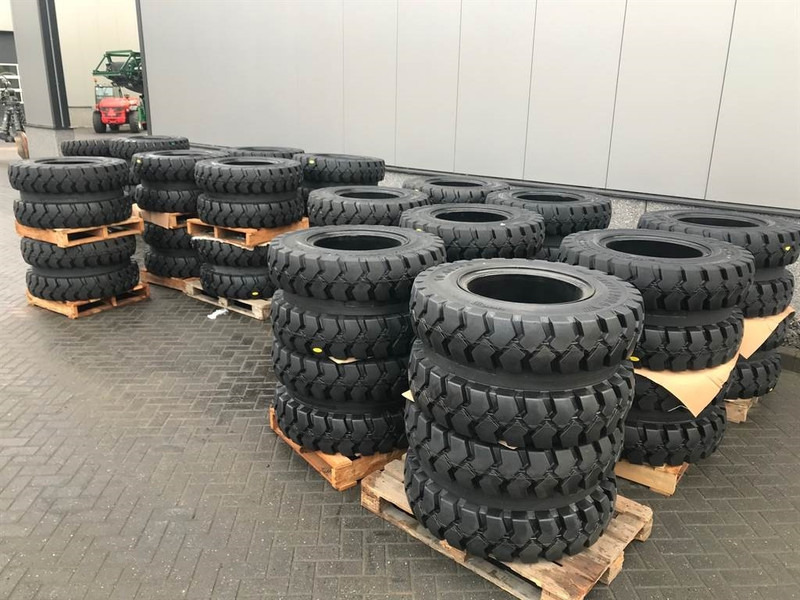 Trelleborg 12.00-20 Dual excavator solid-Tyre/Reifen/Banden - Pneus et jantes pour Engins de chantier: photos 1 Trelleborg 12.00-20 Dual excavator solid-Tyre/Reifen/Banden - Pneus et jantes pour Engins de chantier: photos 1