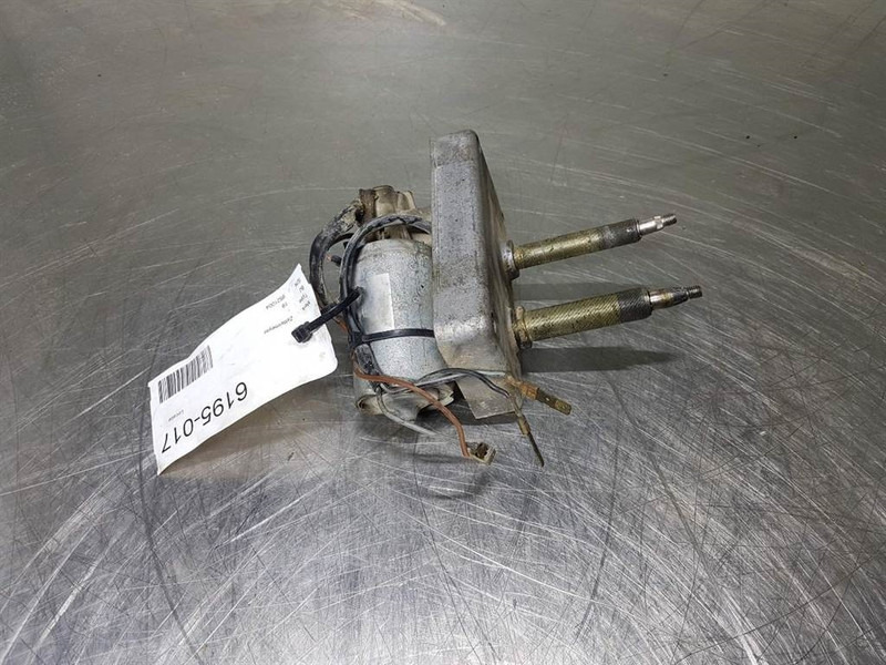 Zettelmeyer ZL1001-Valeo 105317-Wiper motor/Wischermotor - Système électrique pour Engins de chantier: photos 3 Zettelmeyer ZL1001-Valeo 105317-Wiper motor/Wischermotor - Système électrique pour Engins de chantier: photos 3