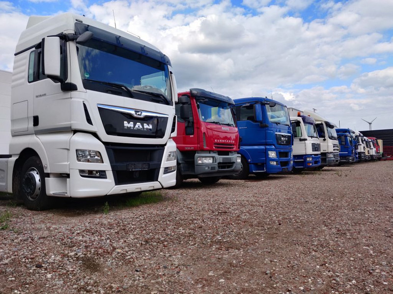 MAN Wij zoeken vrachtwagens / kranen / containersystemen - Camion fourgon: photos 4 MAN Wij zoeken vrachtwagens / kranen / containersystemen - Camion fourgon: photos 4