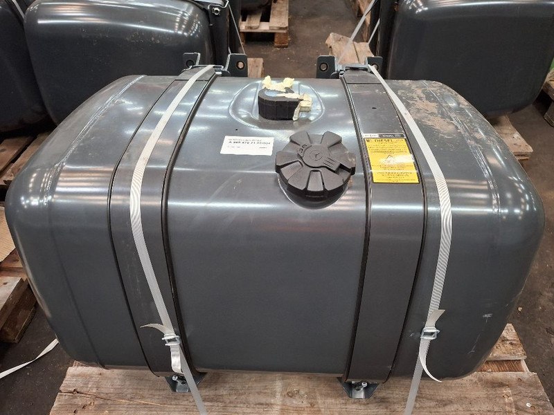 Mercedes-Benz 290L - Réservoir de carburant: photos 1 Mercedes-Benz 290L - Réservoir de carburant: photos 1