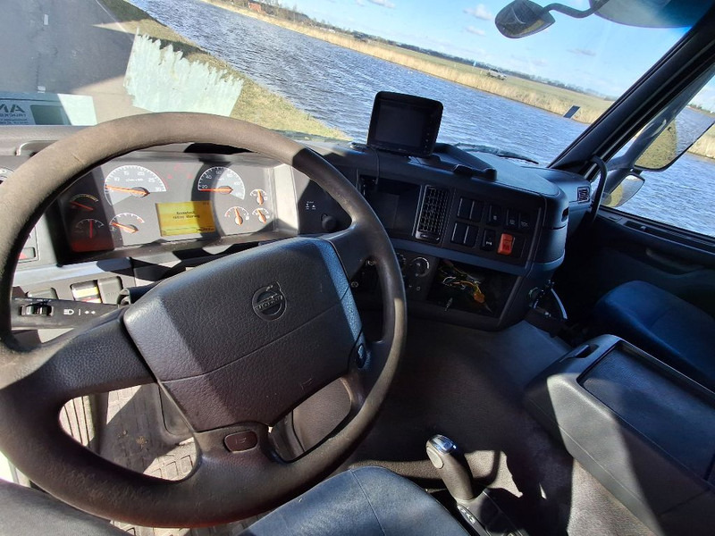 Photo d'intérieur 1: Tracteur routier Volvo FM 380 Photo d'intérieur 1: Tracteur routier Volvo FM 380