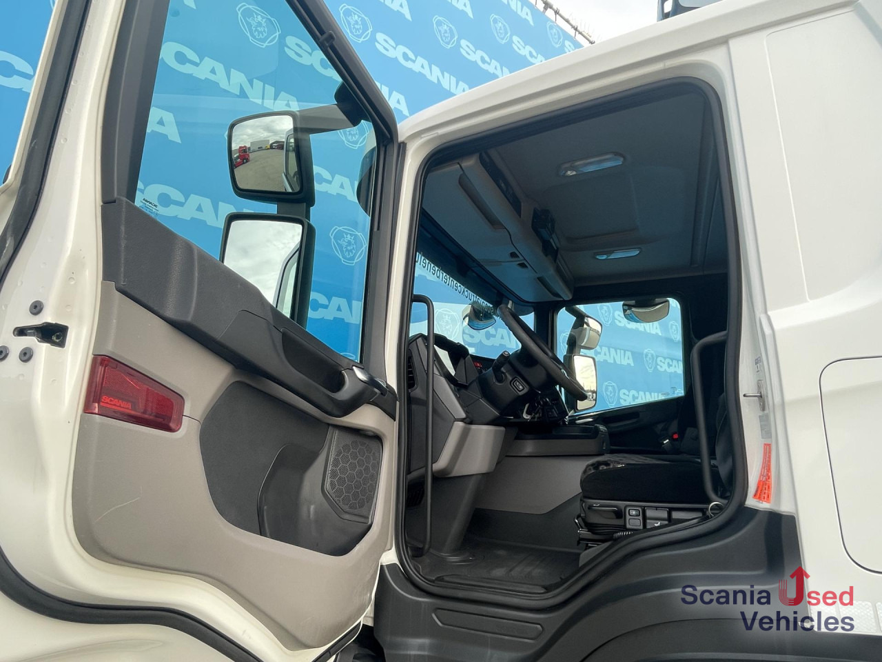 SCANIA P 250 B4x2LA FRIGO -27 TAIL LIFT 1.5T 815X251X244C - Camion frigorifique: photos 5 SCANIA P 250 B4x2LA FRIGO -27 TAIL LIFT 1.5T 815X251X244C - Camion frigorifique: photos 5