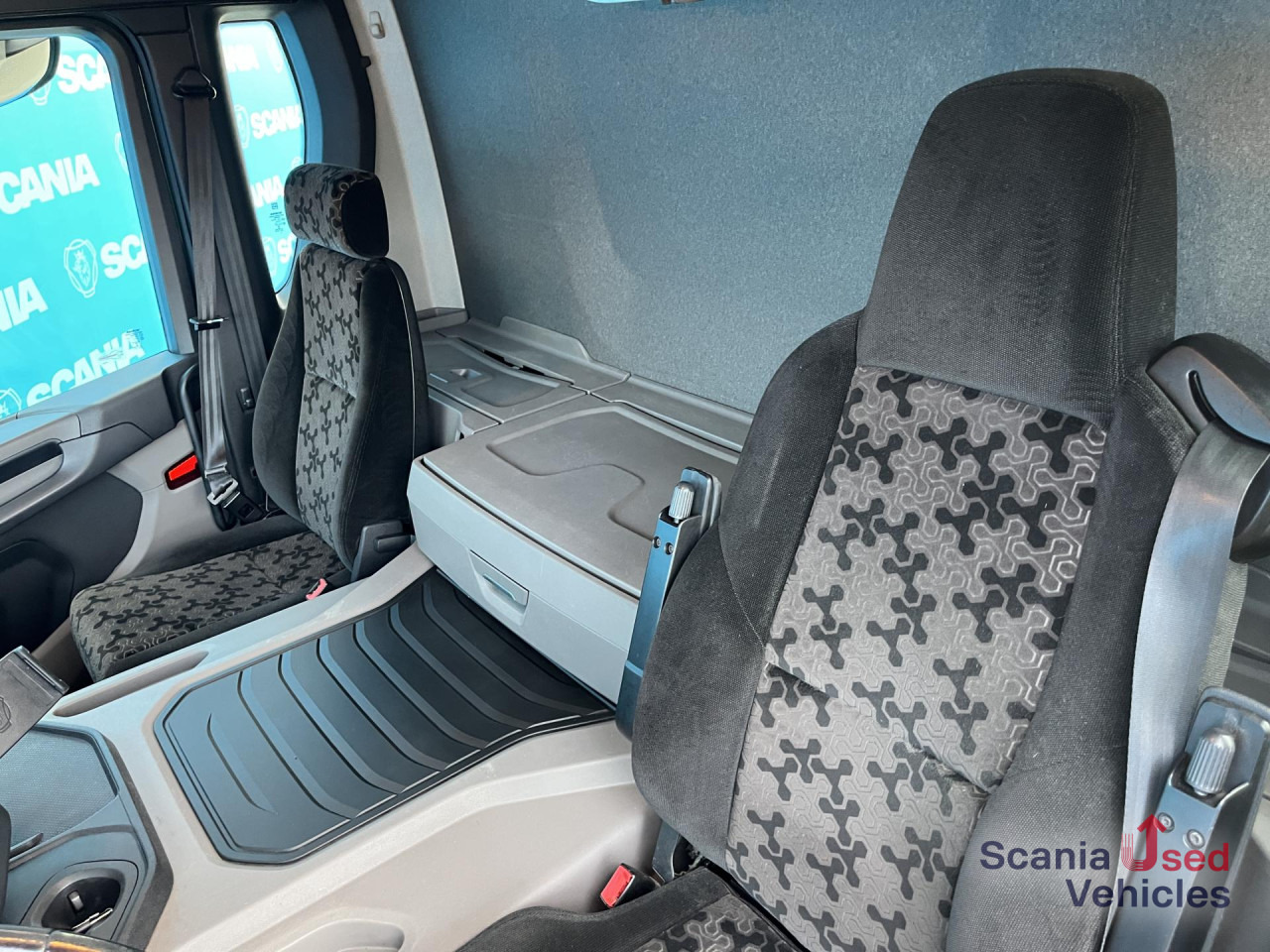 SCANIA P 320 B6x2*4NB RETARDER FULL AIR 8T 7.2x2.5x2.35M - Camion fourgon: photos 3 SCANIA P 320 B6x2*4NB RETARDER FULL AIR 8T 7.2x2.5x2.35M - Camion fourgon: photos 3