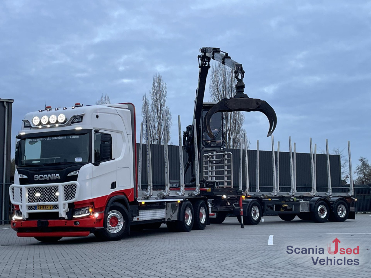 SCANIA R 650 B6x4NB RETARDER V8 WOOD KESLA 2112T CRANE - Camion grumier, Camion grue: photos 1 SCANIA R 650 B6x4NB RETARDER V8 WOOD KESLA 2112T CRANE - Camion grumier, Camion grue: photos 1