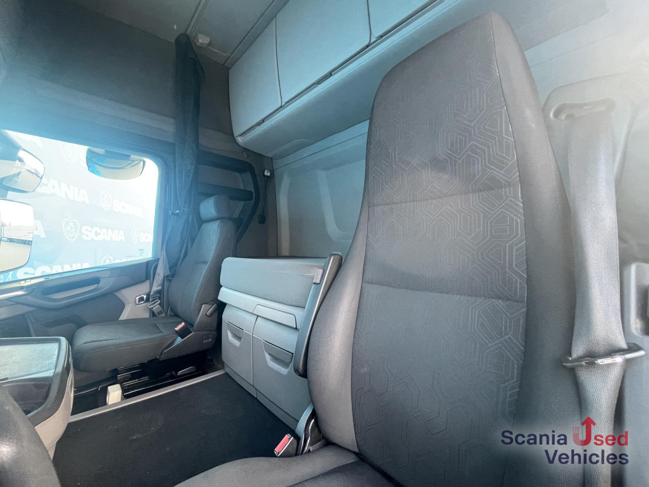 SCANIA R 450 A4x2NA DIFF-L RETARDER ADR-FL PARK AIRCO - Tracteur routier: photos 5 SCANIA R 450 A4x2NA DIFF-L RETARDER ADR-FL PARK AIRCO - Tracteur routier: photos 5