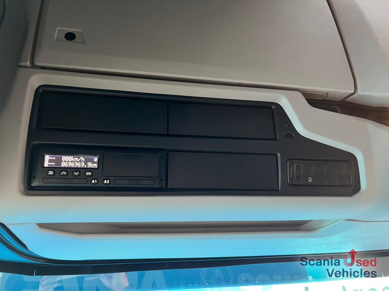 SCANIA R 450 A4x2NA RETARDER 8T DIFF-L SMART2 - Tracteur routier: photos 4 SCANIA R 450 A4x2NA RETARDER 8T DIFF-L SMART2 - Tracteur routier: photos 4