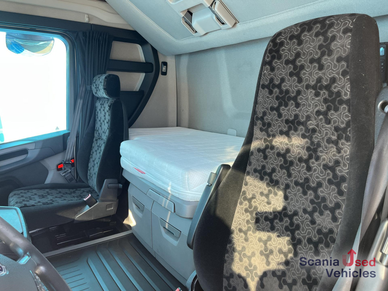 SCANIA R 450 A4x2NA RETARDER 8T DIFF-L SMART2 - Tracteur routier: photos 2 SCANIA R 450 A4x2NA RETARDER 8T DIFF-L SMART2 - Tracteur routier: photos 2