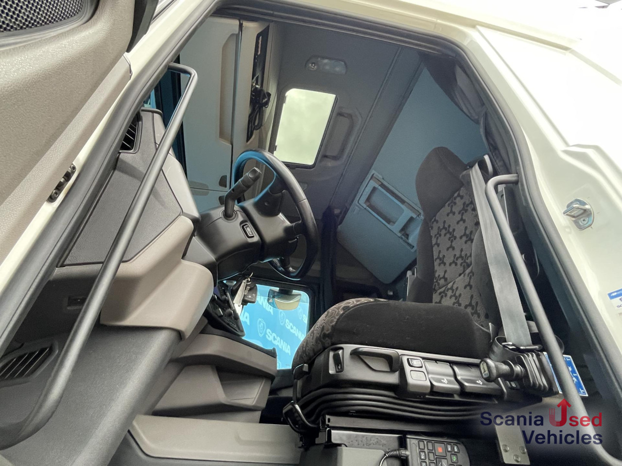 SCANIA R 450 A4x2NB DIFF-L RETARDER FULL AIR 8T HYDRO - Tracteur routier: photos 4 SCANIA R 450 A4x2NB DIFF-L RETARDER FULL AIR 8T HYDRO - Tracteur routier: photos 4